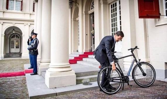 Premier Holandii przyjeżdża poinformować króla o utworzeniu rządu