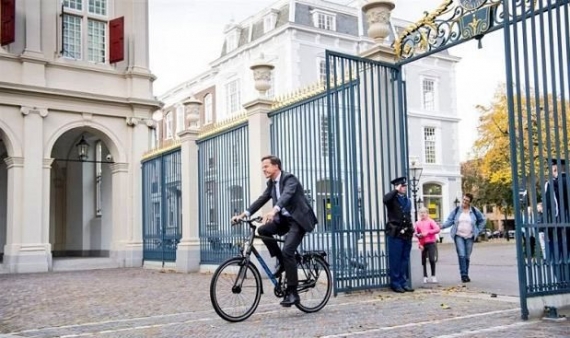 Premier Holandii przyjeżdża poinformować króla o utworzeniu rządu