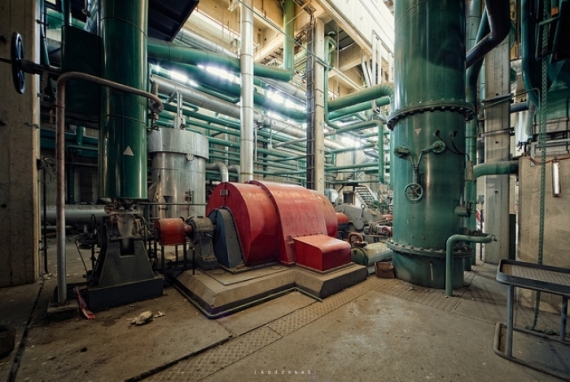 Wnętrze opuszczonej elektrowni węglowej Wnętrze opuszczonej elektrowni węglowej