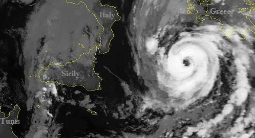 Cyklon, który utworzył się na Morzu Śródziemnym w 1982 roku 