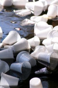 Zanieczyszcenie wody śmieciami