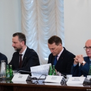 Przedstawiciele rządu Polski podczas posiedzenia Rady Bezpieczeństwa Narodowego w 2026 r. Zdjęcie: Sejm RP.