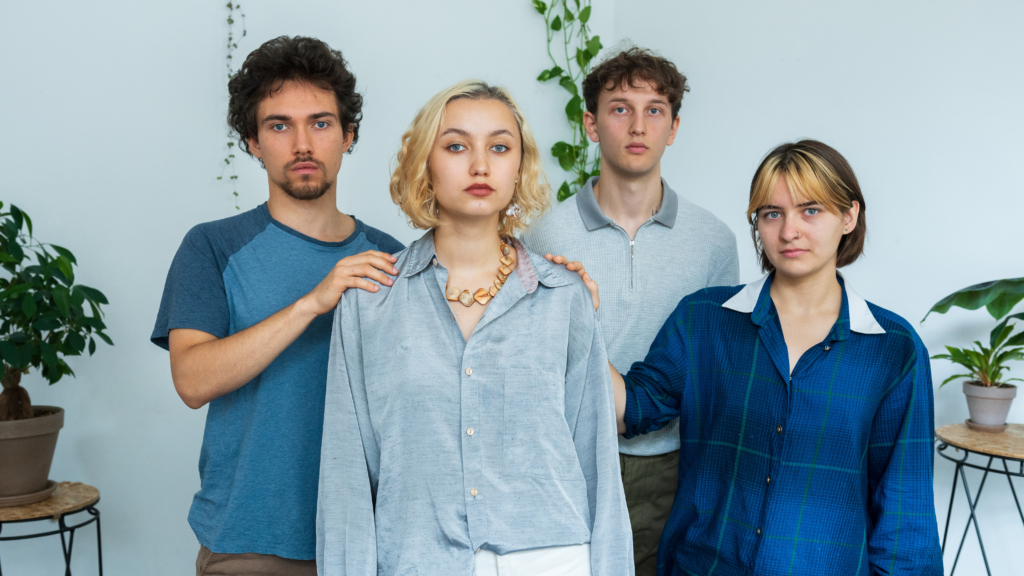 Nawojka Ciborska wraz z innymi aktywistami z grupy Bombelki