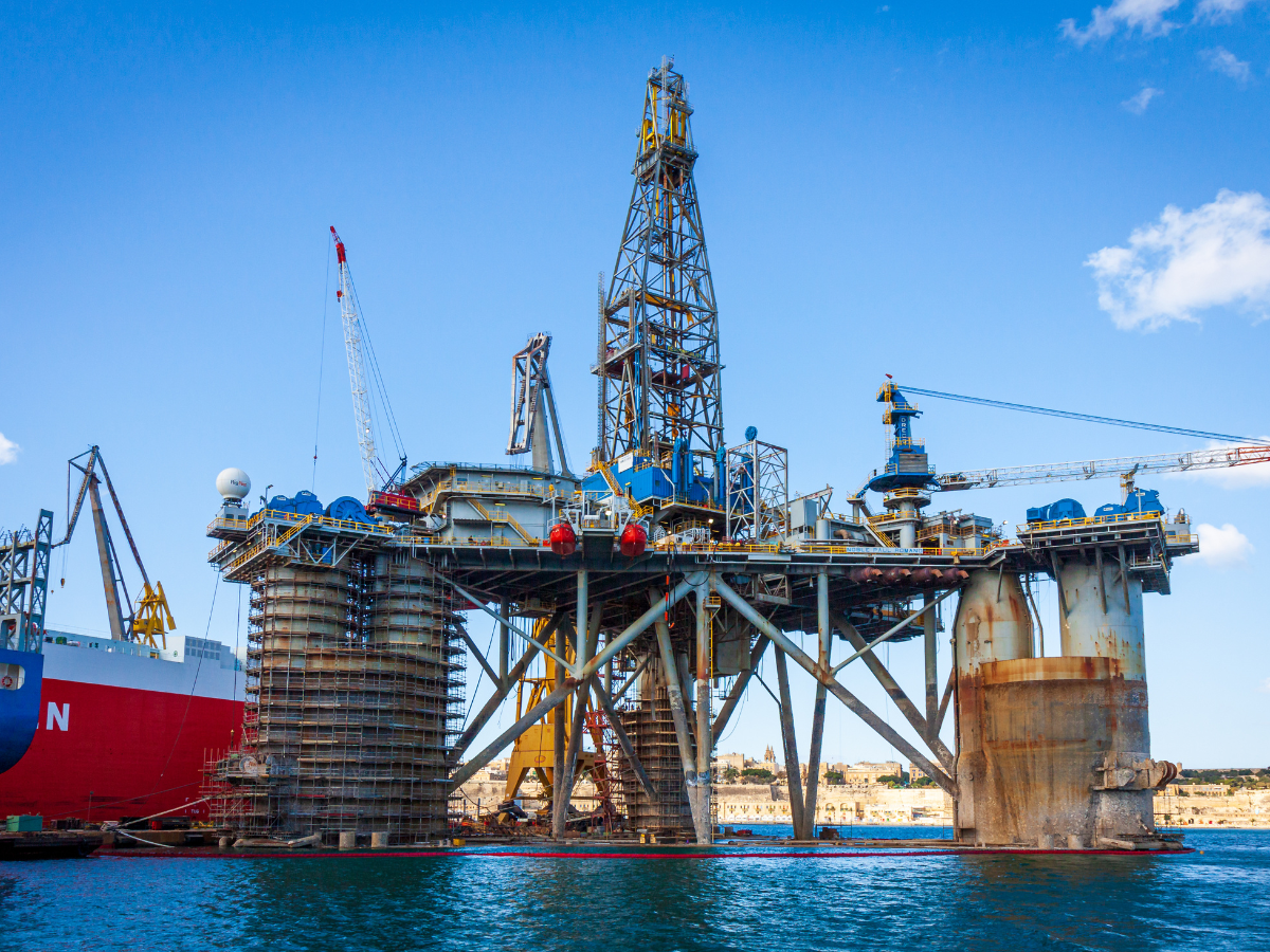 Platforma wydobywcza. Źródło: Canva.