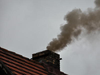 Dym ulatujący z komina
