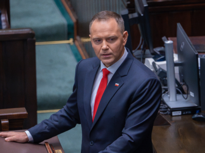 Prezydent Karol Nawrocki w Sejmie. Źródło: Klub Lewicy, domena publiczna, Wikimedia Commons.