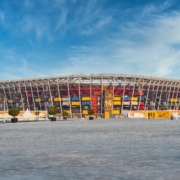 Jeden ze stadionów zbudowanych na MŚ w Katarze. Źródło: Shutterstock.