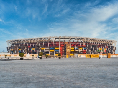 Jeden ze stadionów zbudowanych na MŚ w Katarze. Źródło: Shutterstock.